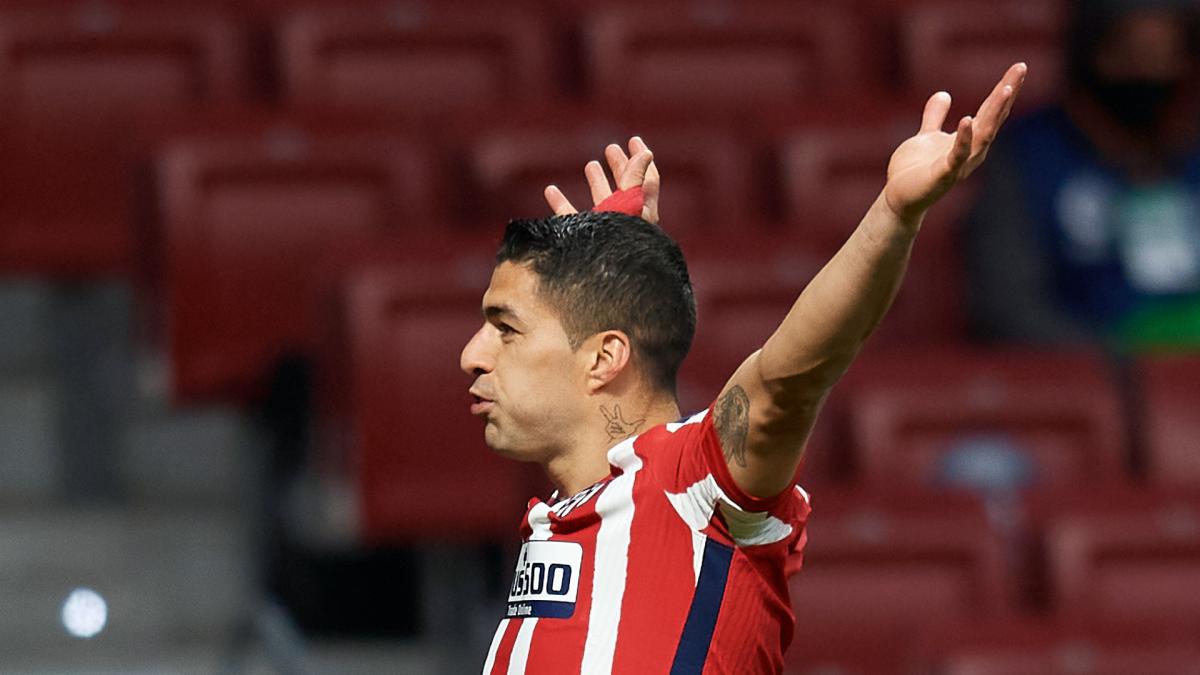 Luis Suarez scores 500th career goal