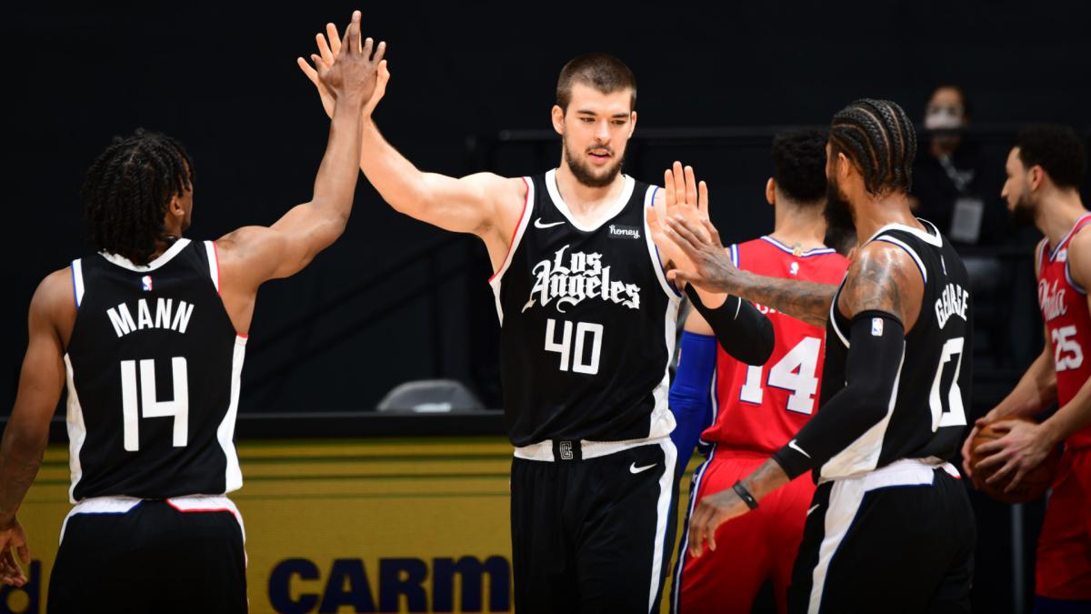 Clippers snap 76ers' winning streak, Jazz stay hot as Spurs coach Popovich joins exclusive club