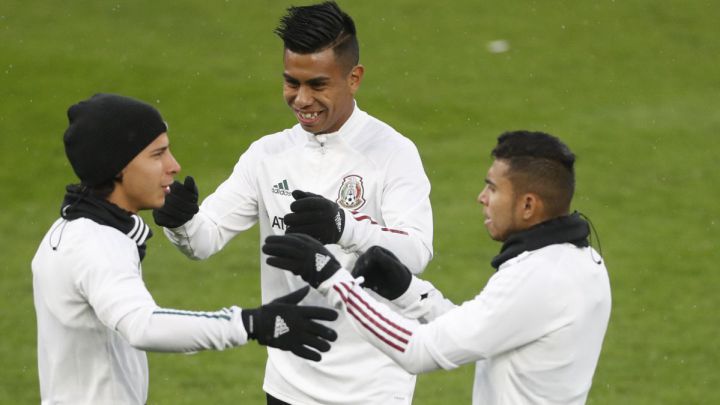 Efraín Álvarez makes his debut with the Mexico national team
