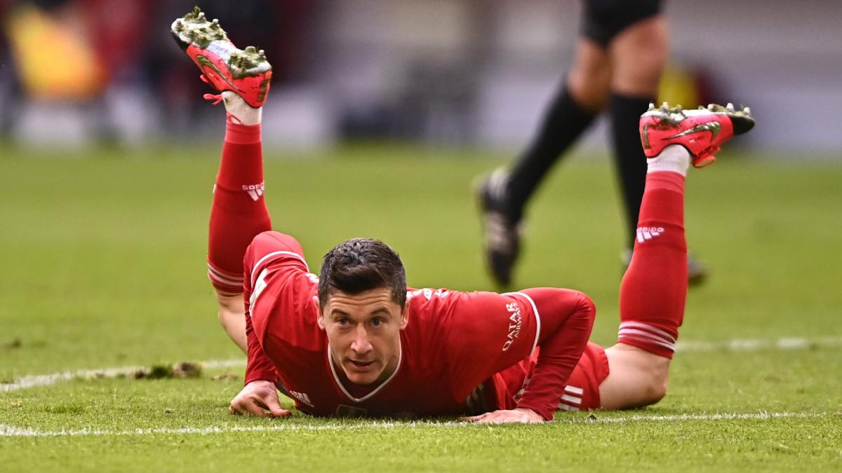 Injury could rob Lewandowski of Muller record, fears former Bayern forward Makaay