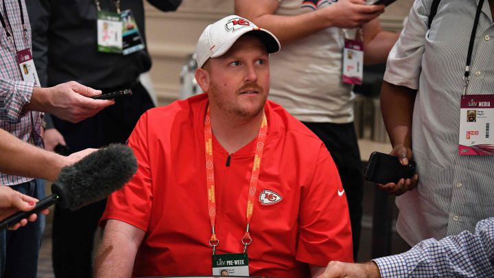Chiefs ex assistant charged with DWI