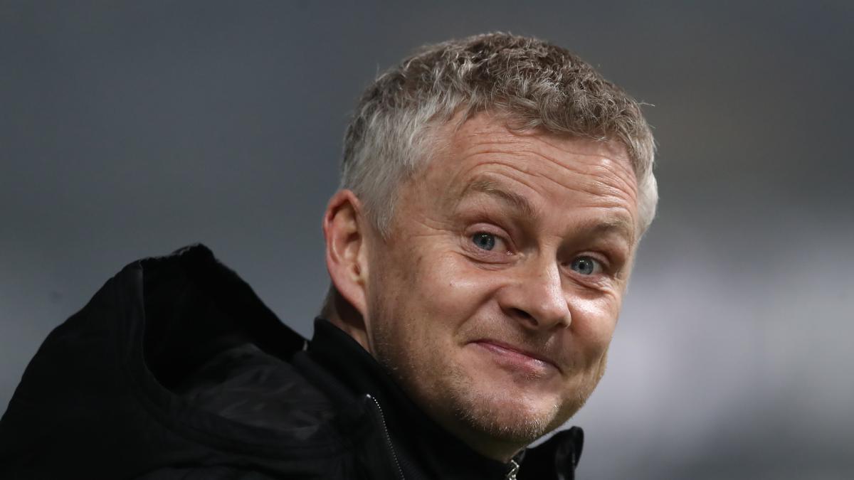 Solskjaer suggests Man Utd's poor home form partly down to red seats and banners