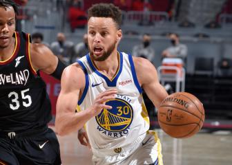Red-hot Curry in 54-year first for Warriors, Lakers punished by Brown