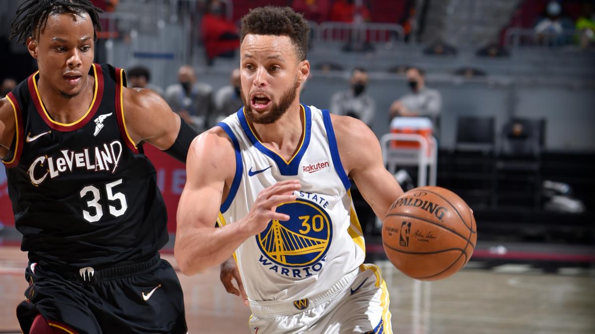 Red-hot Curry in 54-year first for Warriors, Celtics' Brown drops 40 on Lakers