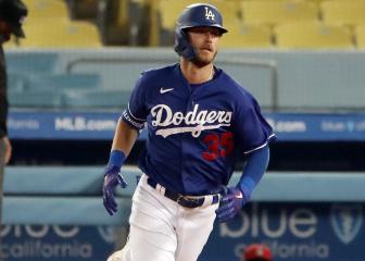 Dodgers star Bellinger has hairline fracture in left fibula