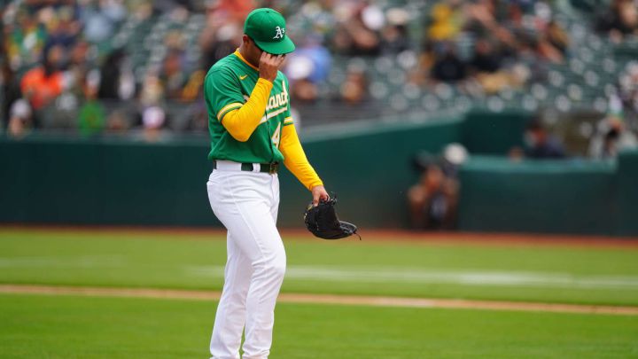 Luzardo breaks hand playing video games before start