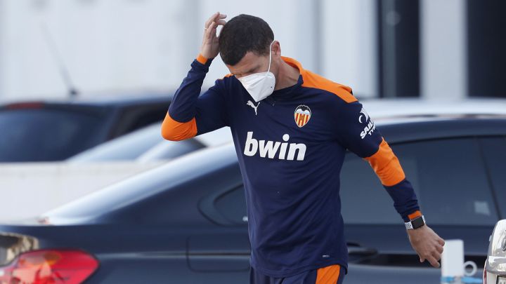 Valencia sack coach Javi Gracia