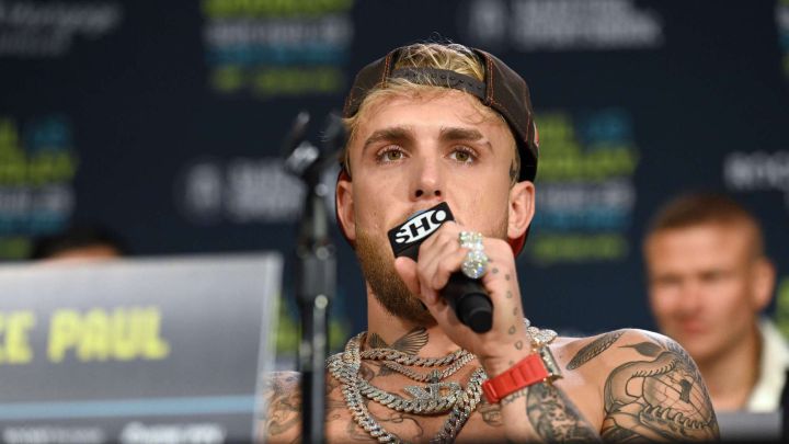 What is Jake Paul's boxing record?