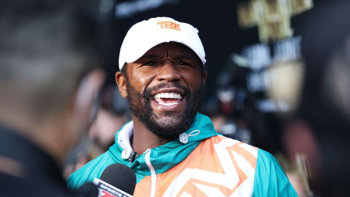 At what age did Floyd Mayweather retire from professional boxing?
