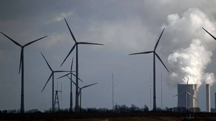Carbon Tax: What is it and who is calling for the federal government to implement one?