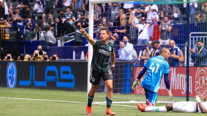 ‘Chicharito’ Hernández scores his seventh goal of the season in MLS