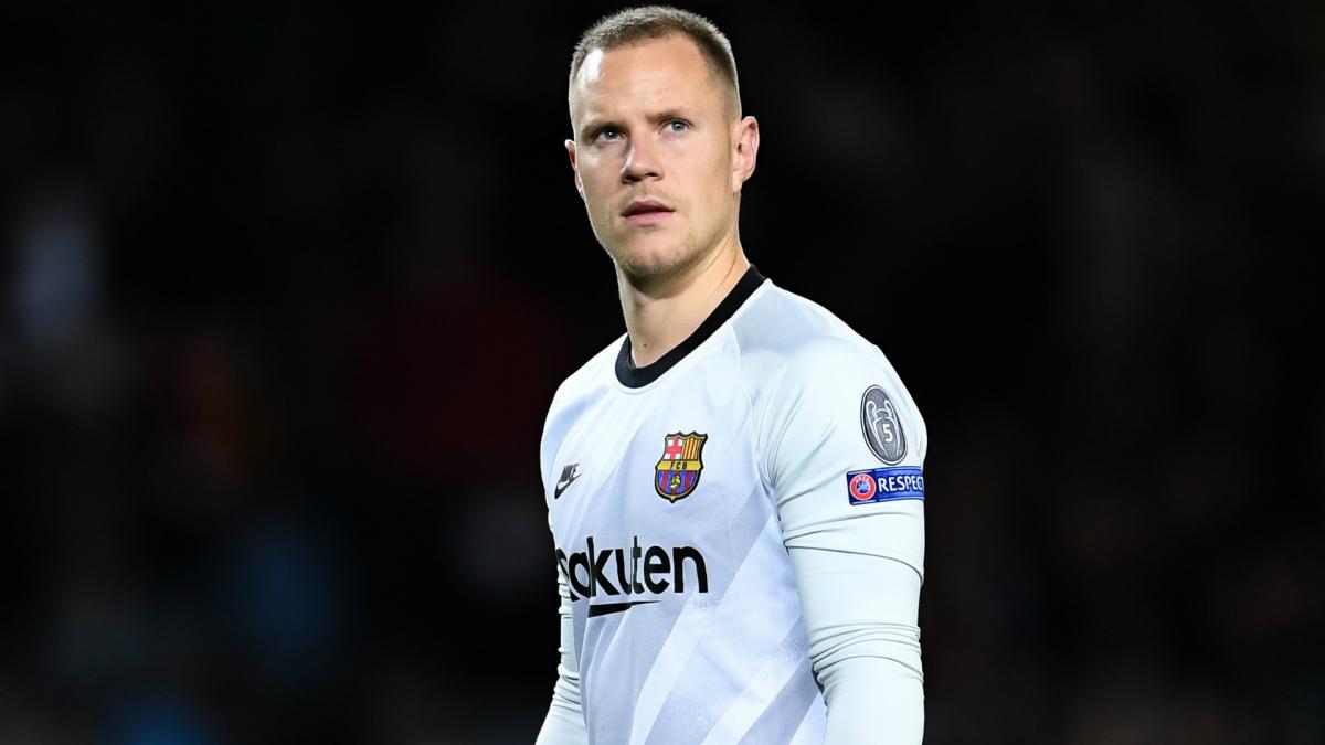 Barcelona goalkeeper Ter Stegen undergoes treatment on knee injury