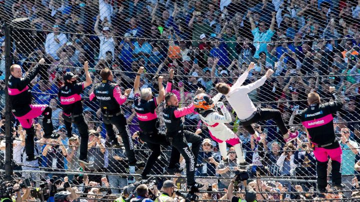 How many laps are in the Indy 500? What is the distance?