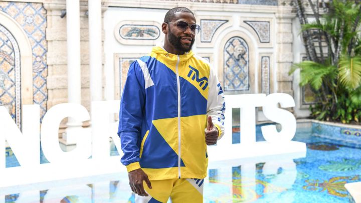 When did Mayweather start boxing and when did he retire as professional?