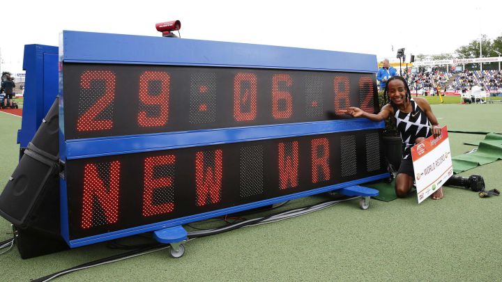 Sifan Hassan smashes the women's 10,000 metres world record