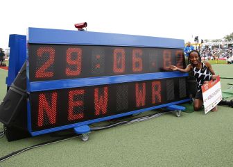 Sifan Hassan smashes the women's 10,000m world record