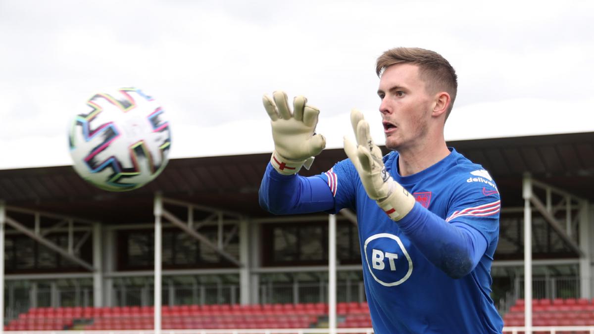 Henderson hip blow forces England to make Euro 2020 keeper change