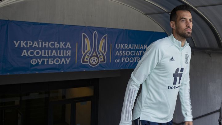 Busquets back in Spain squad after negative covid-19 test