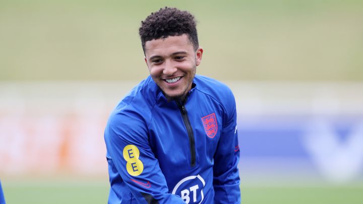 Manchester United secure Sancho signature