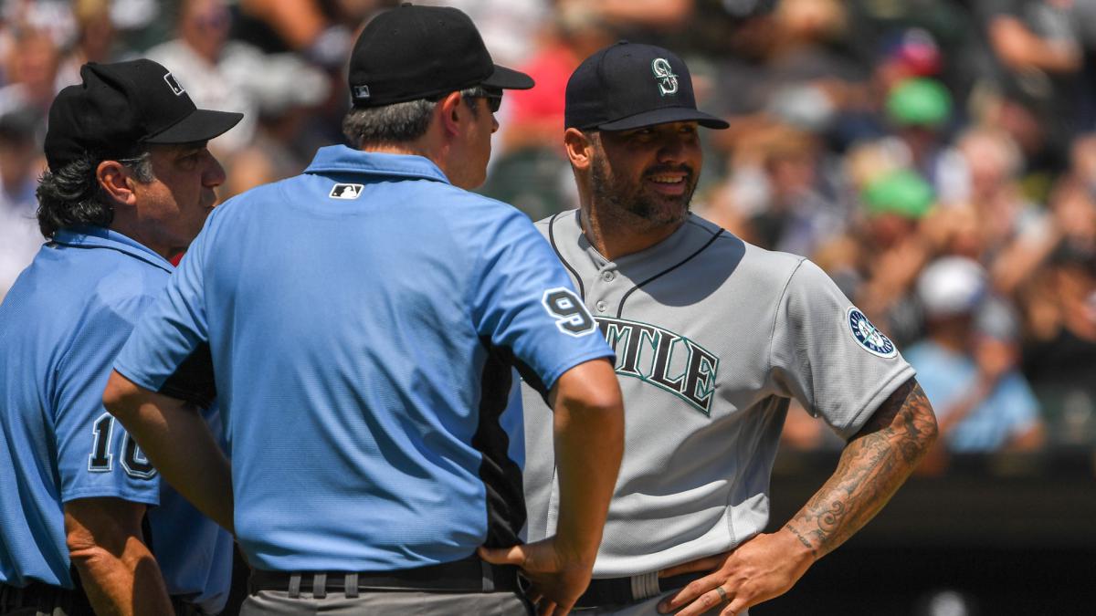 Mariners' Santiago first player banned for foreign substance amid MLB crackdown