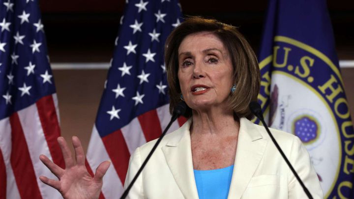 Who is in favour of an investigation into the insurrection of the Capitol?