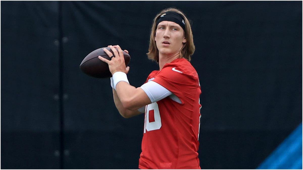 Jaguars sign first overall pick Lawrence to rookie contract