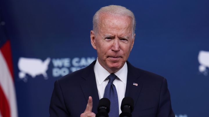 How many Americans will be vaccinated in the next few weeks according to Biden's predictions?