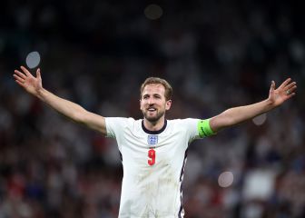 Kane's Denmark winner leaves Golden Boot up for grabs