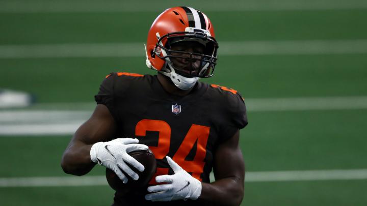 Browns sign 'soul of our team' Nick Chubb to three-year extension