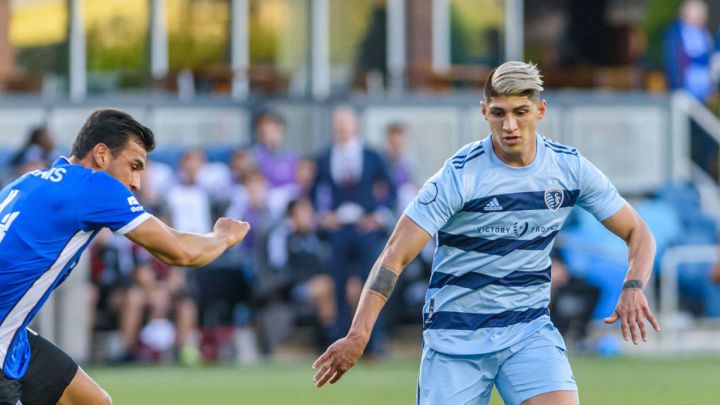 Alan Pulido silences LAFC at the Banc of California Stadium
