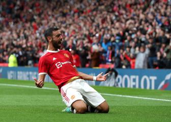 Bruno Fernandes scores stunner as United thrash Everton