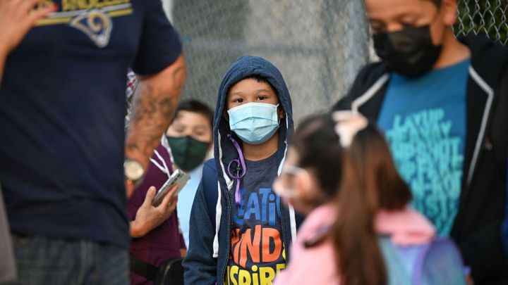 When do students go back to school in California?
