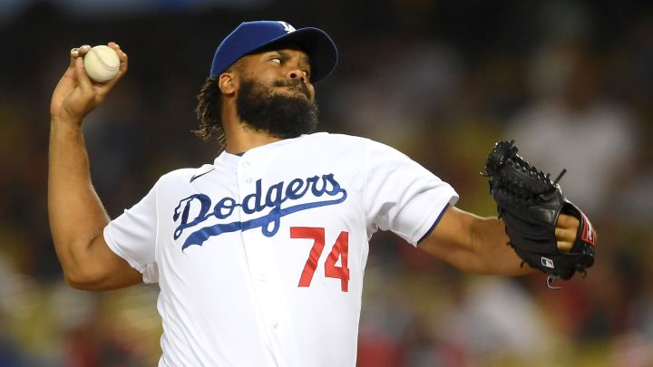 Los Angeles sports fans now obliged to wear masks at games