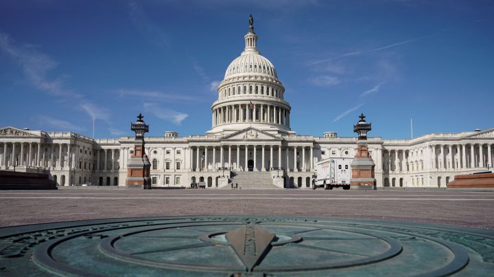 Which Democrats are pushing to extend unemployment benefits? Who are against?