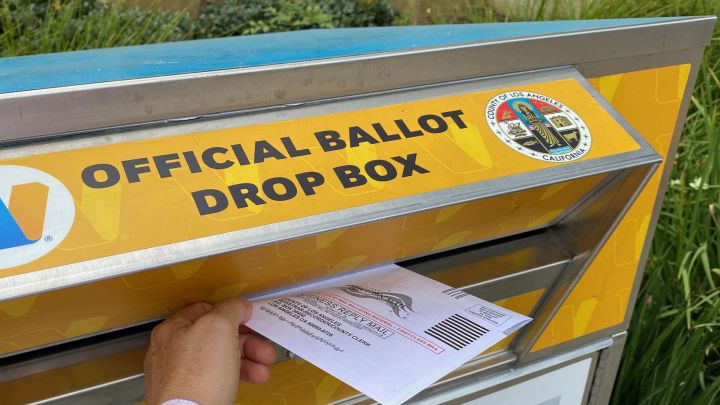 Can you have a recall election for a president? How many elected officials have been recalled?