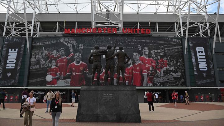 How many finals and titles do Manchester United have in the Champions League?