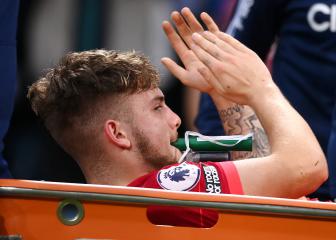 Harvey Elliott sustains serious injury against Leeds United