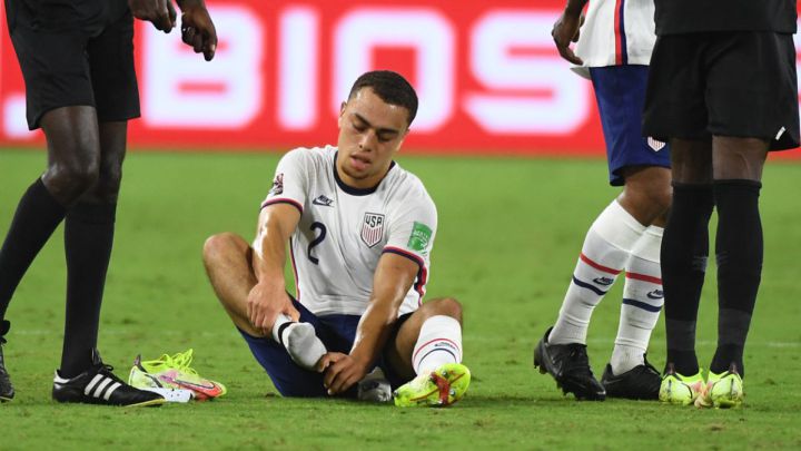 Sergiño Dest ruled out of UCL clash against Bayern Munich