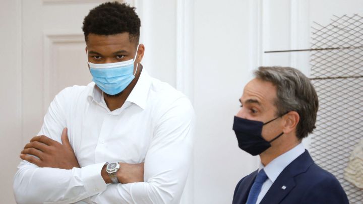 NBA star Giannis Antetokounmpo visits Greece with mother and brother