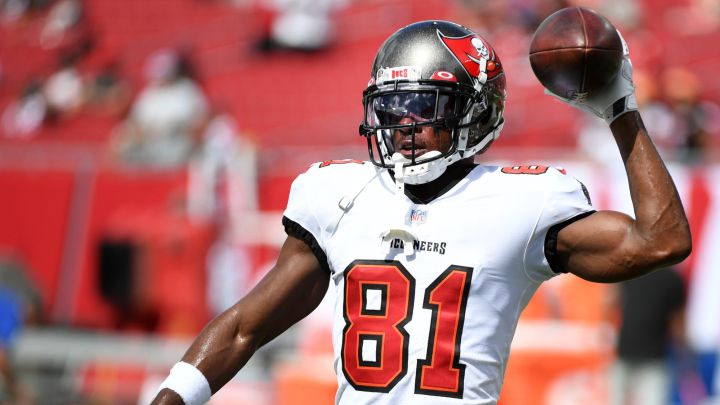 Bucs' WR Antonio Brown placed on covid-19 reserve list
