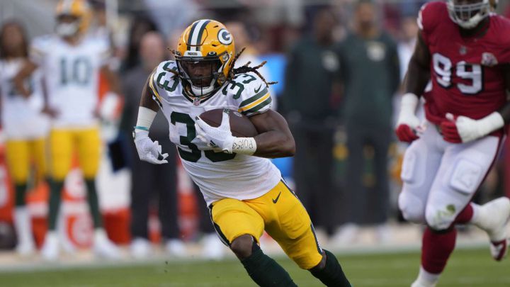 Packers RB Jones will play with father's ashes in pocket of jersey