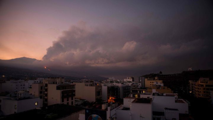 La Palma volcano eruption today: evacuation, possible tsunami and live updates