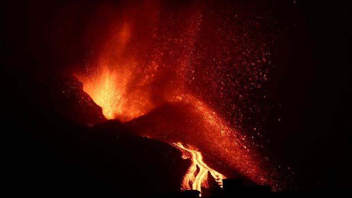 La Palma volcano eruption today: possible tsunami and earthquakes | Canary Islands live updates