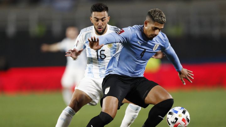 Barcelona's Araújo suffers hamstring injury with Uruguay