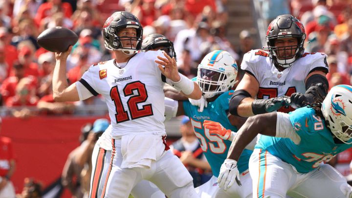 Who plays Thursday Night Football tonight week 6?