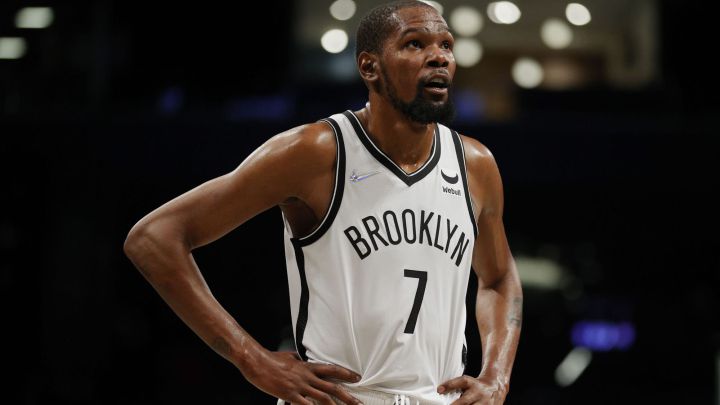 Durant on Kyrie Irving situation: "What is being mad going to do?"