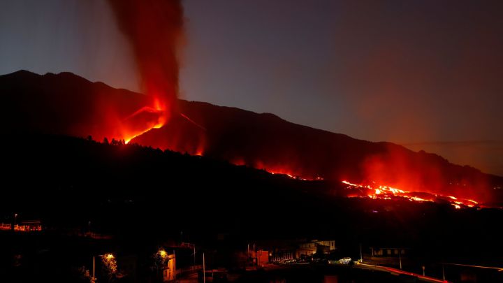 La Palma volcano, live updates today: eruption, tsunami warning and latest news | Canary Islands