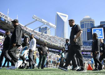 Do NFL teams switch sides at halftime?