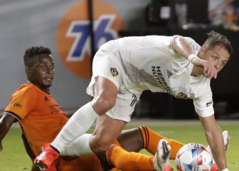 Vela and Chicharito earn more than the top scorer in MLS
