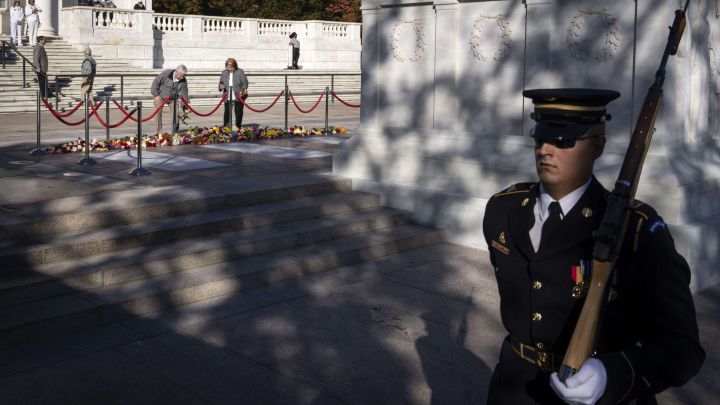 Free meals on Veterans Day: Discounts for service members